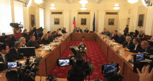 Политолози: Коалиционното споразумение би работило за ПП-ДБ, Борисов блъфира