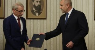 Мандатът изпълнен: Денков върна на президента папката със състав на кабинет