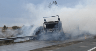 Камион гори на АМ "Тракия", движението в посока София е ограничено