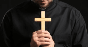 Екшън: Свещеник нападна кортежа на Зеленски в София, оказа се, че не е случаен