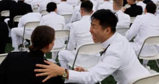 Двама служители на ВМС на САЩ са арестувани за продажба на военни тайни на Китай