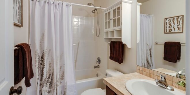 Ефективно средство за мухъл в банята: Направете го сами, като използвате 4 съставки, които вече имате у дома