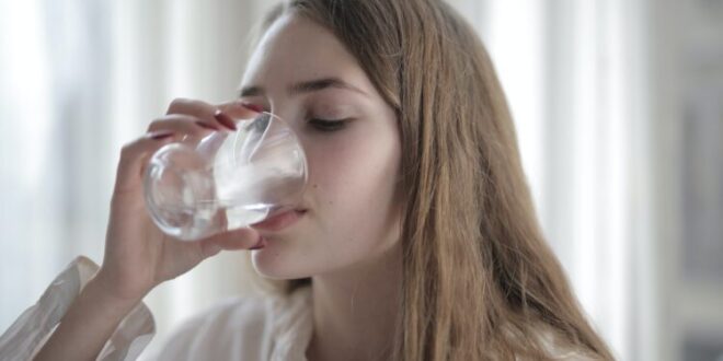 Водата със сода за хляб е често срещан съвет за отслабване, но дали е добре да се пие? Ето какво казват експертите