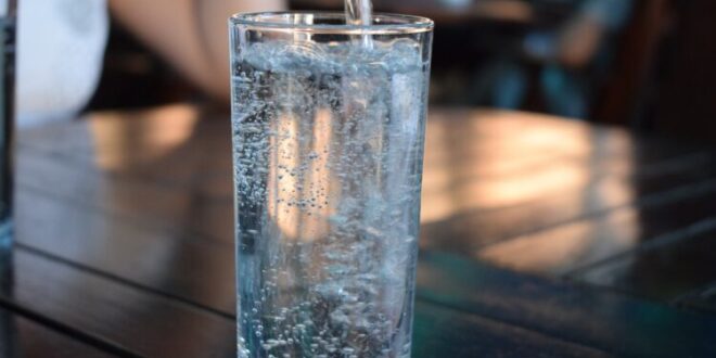 Какво се случва в тялото, ако пиете кисела вода всеки ден?