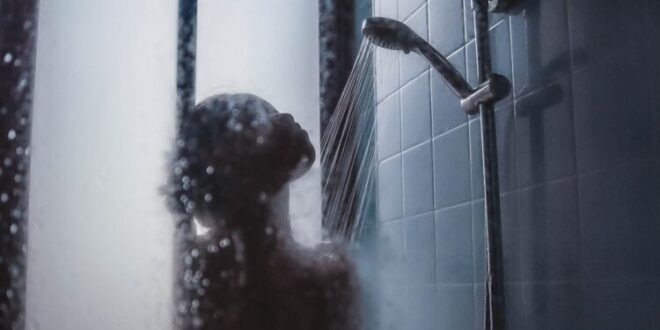 Коя част от тялото си измивате първо, когато се къпете? Разкрива много за вашата личност!